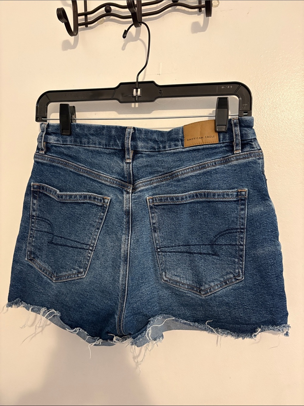 American Eagle High Rise Curvy Relaxed Denim Shorts 4 - Picture 6 of 9